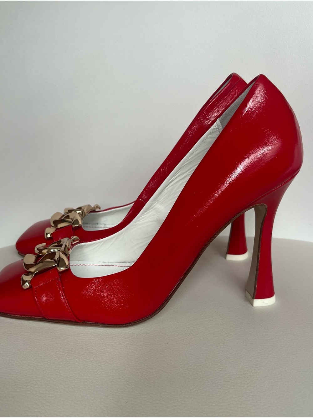 Vero Cuoio Red Patent Pumps with Gold Chain Accent